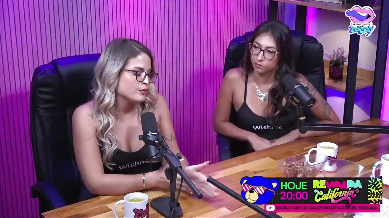 Two Hotties in a Show of Dirty Talk - Bruna Carlos and Luciana Picchi