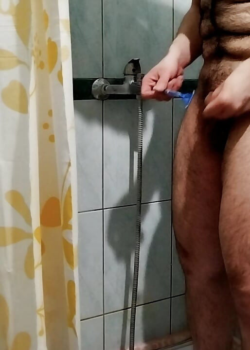 Tânărul Homosexual își tunde tufa