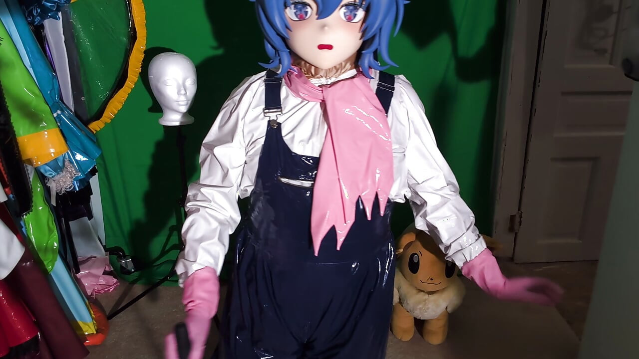 Cosplayer Kigurumi PVC Pakai Outfit Tukang Kebun Mainan Getar