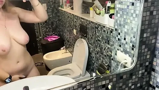 Günaydın. Bugün benim için harika bir gün! Hiçbir şey yapmayı planlam. Hangi filmi izleyeceğim?