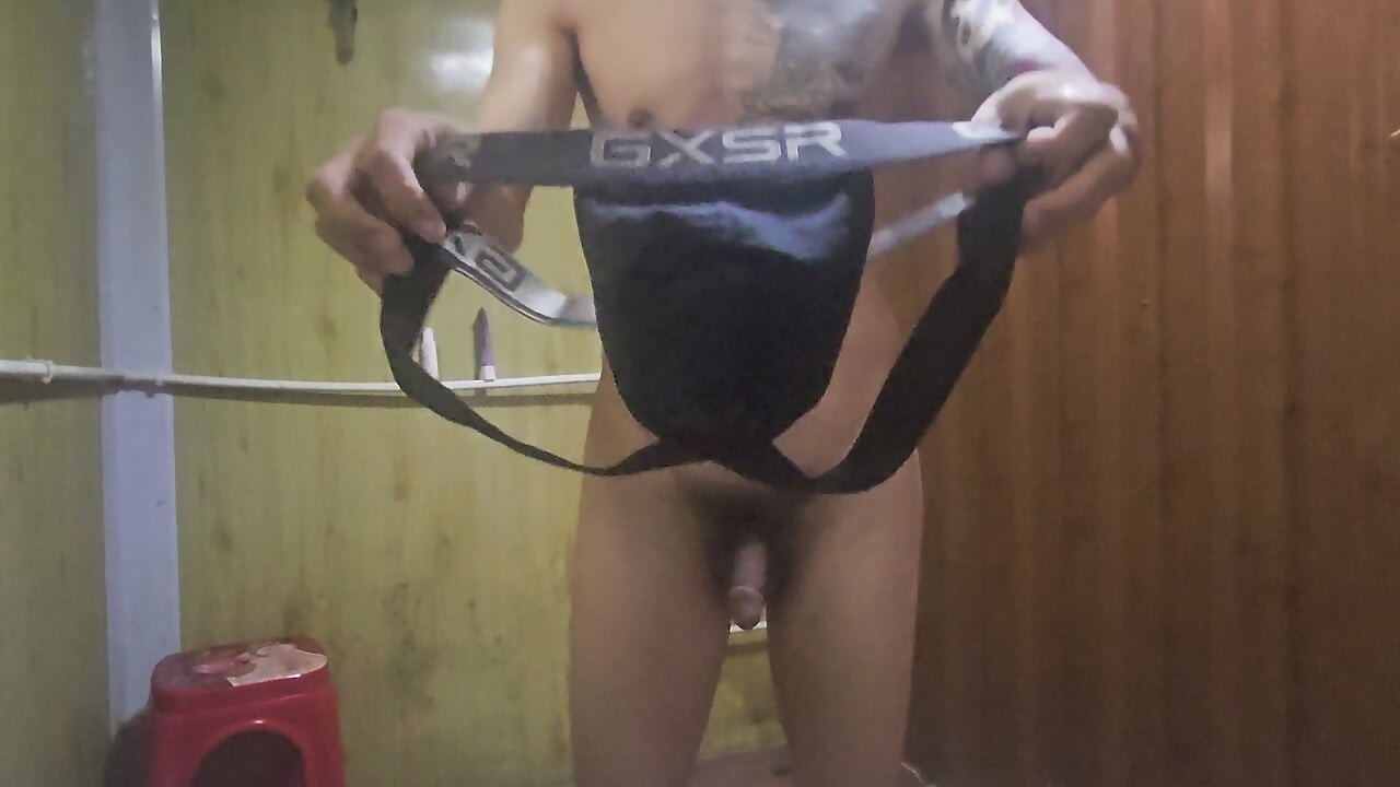 Pertunjukan pakaian dalam setelah mandi