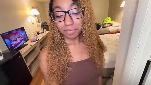 Mavi puti şortlu 28 dakikalık bir anal için ekstra kredi istiyor Abd en iyi anal genç