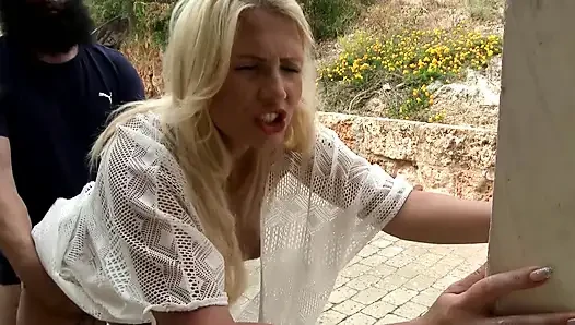 Çoraplı Ateşli Orta Yaşlı Seksi Kadın Yarak Emiyor Ve Sert Sikiliyor