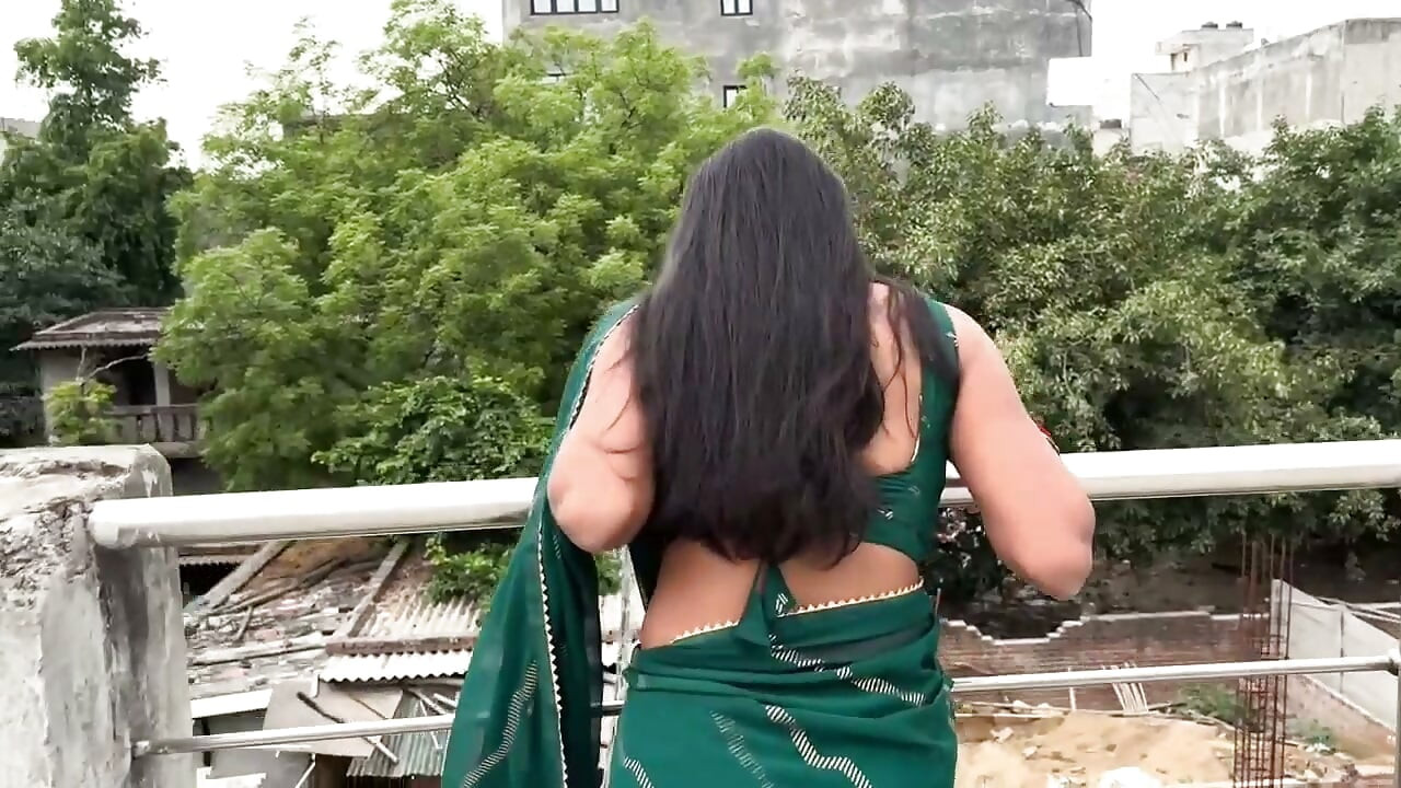 Guru menggoda murid perawannya yang imut. Gadis sekolah perawan India pertama kali (kelas) berhubungan seks dengan guru