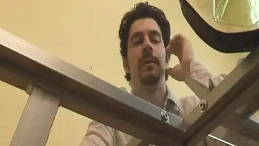 Pantat cewek perancis rambut pirang yang dicambuk dientot habis-habisan