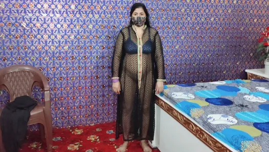 Beautiful Pakistani Punjabi Big Boobs Aunty Finering in Pussy