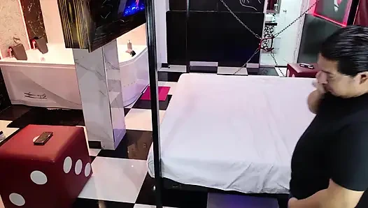 Dreier Mit Zwei Mexikanischen Männern Und Einer Latina-milf, Die Vor Ihrem Mann Gefickt Wurde