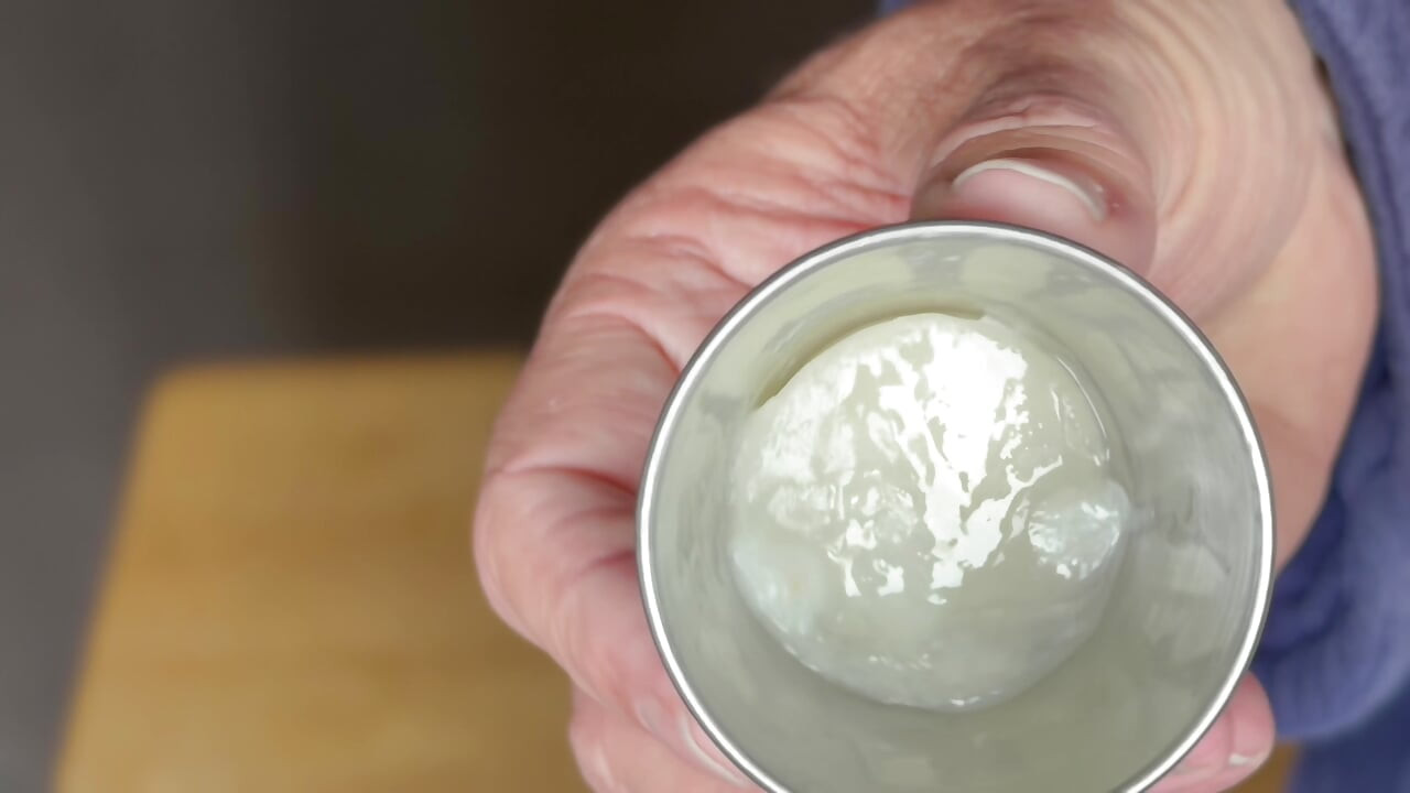 Boşalmak için bolca döl topluyor