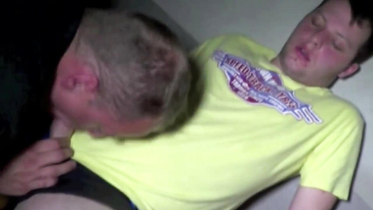 Young dude fucked by older bisex