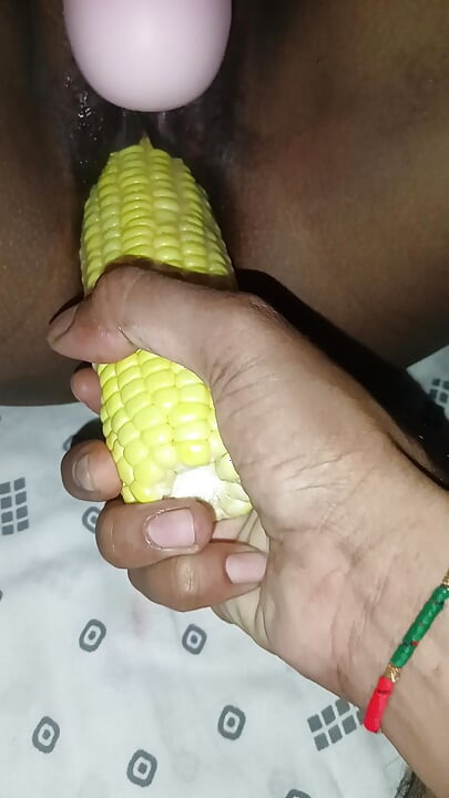Desi hot bhabhi Ne pura Makka chut me Dala