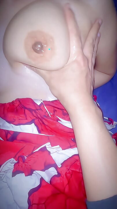 按摩我嫂子的大天然奶子直到變硬