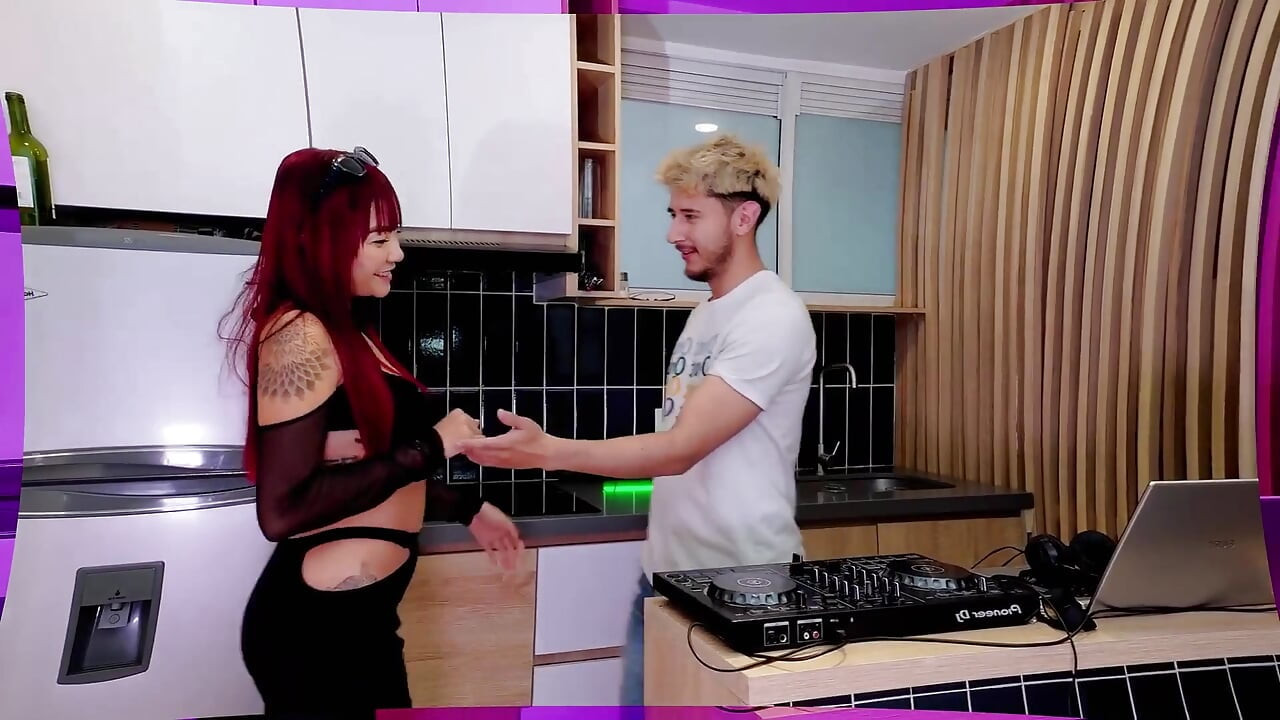 Sexy Horny College Girl Gets Cj Lessons but Ends up Sucking Cock
