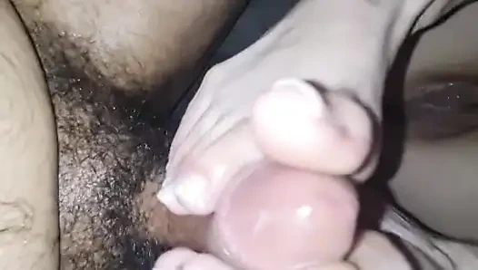 Настоящая пара делает настоящие оргазмические действия, сосание, трахается и кончает