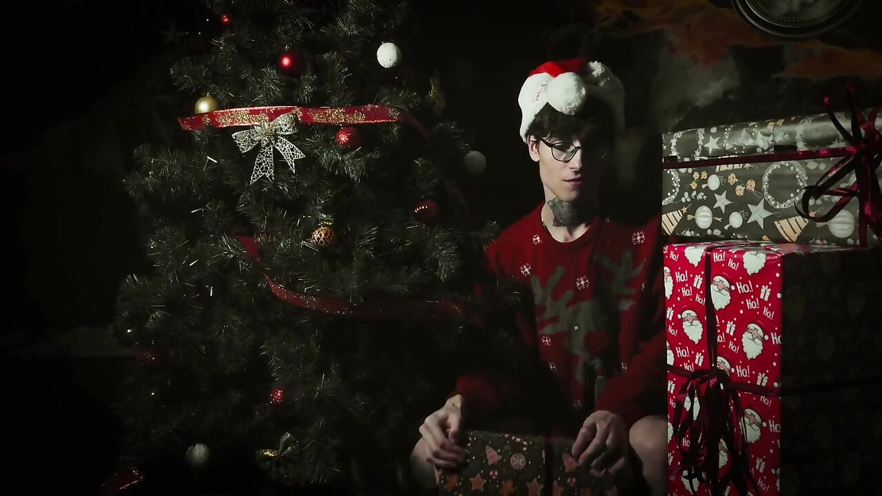 Kiverés a karácsonyfa alatt