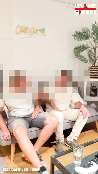 好奇的已婚保险经纪人在互相吸吮后被好奇的水管工Mauro操