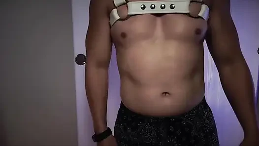 Çekmece kilitli bir ses ve e-stim üzerinde sikini sikiyor - yağlanmış kaslı kamera gösterisi