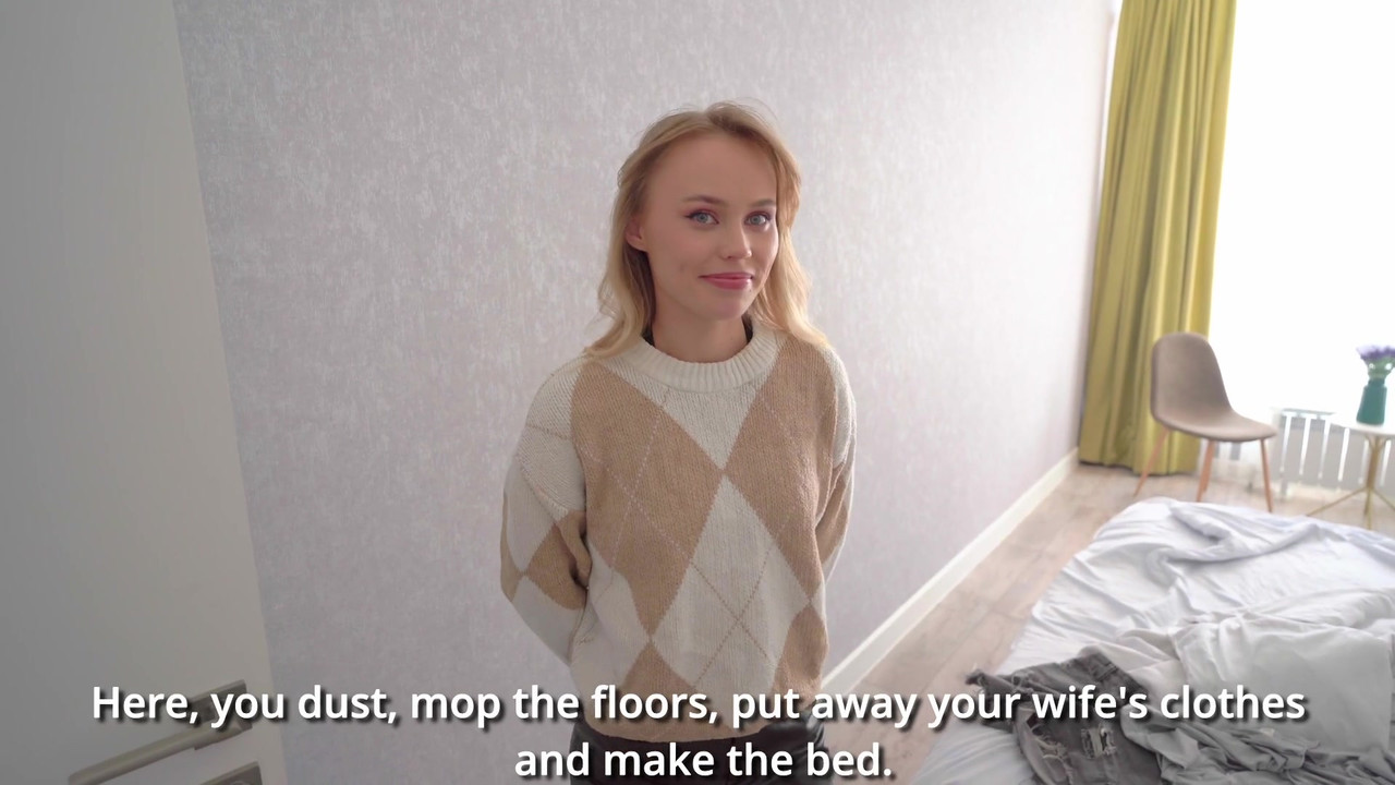 新来的女仆做不好，所以她不得不操她的小穴并在嘴里射精