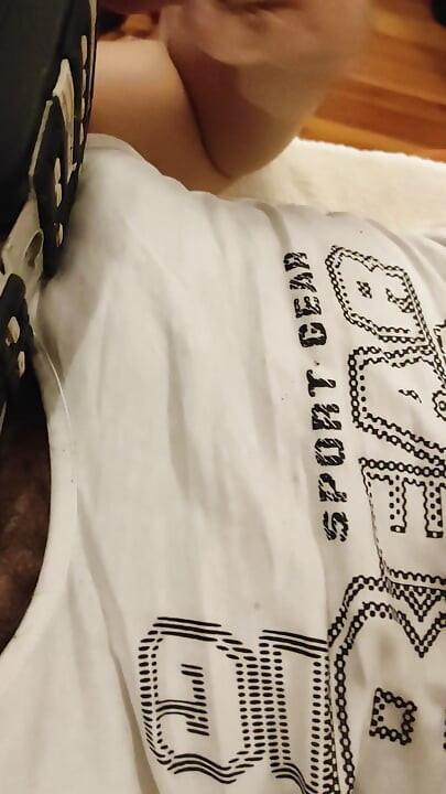 Stimmung im bett, dirtyjunk bro guckt porno