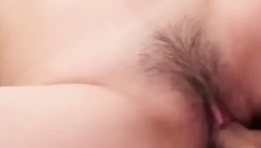 Zierliche asiatin lulu wild lutscht tief, wird hart geritten und roh vollgespritzt