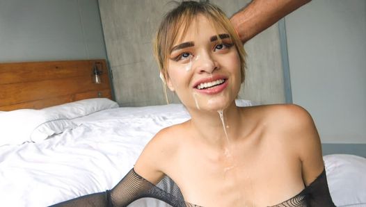 Raver Princess wird von DJ grob gefickt, nachdem Coachella Gesichtsbesamung in ihr hübsches Gesicht tropft