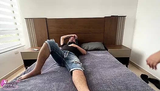 Borcu seksle ödedikten sonra erkek arkadaşım düşünceli davranıyor ve onu beni sevip tüm spermi çıkarması için baştan çıkarıyorum (İkinci Bölüm)