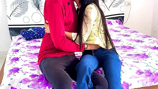 Девушку дези в отеле трахнул в киску жесткий самый большой член со звуком