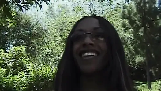 Interrassische Schwesternschaftsparty am pool