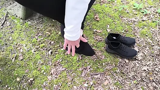 Порка задницы, сисек и киски на площадке для барбекю