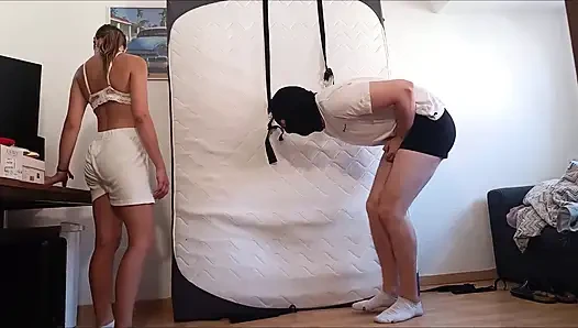 Ballbusting in Transparenter Unterwsche