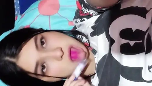 Abang tiriku mengajakku berkemah dan crot di dalam memekku saat aku ngentot kontol besarnya