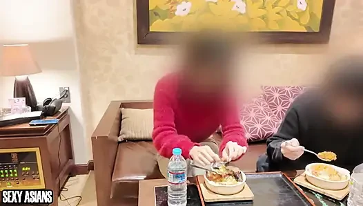 Bir randevuda borçlandım. Arzu hızlı bir şekilde devraldıkça her şeyi unutuyor