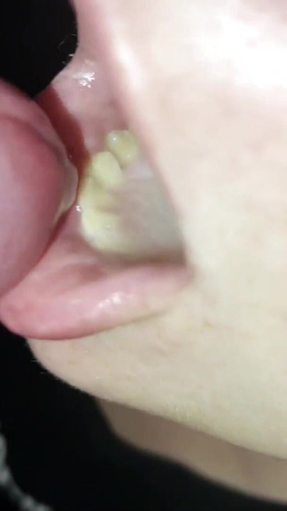 迷人的时刻来自“继妹在与男友第一次约会之前学会给一个多汁！