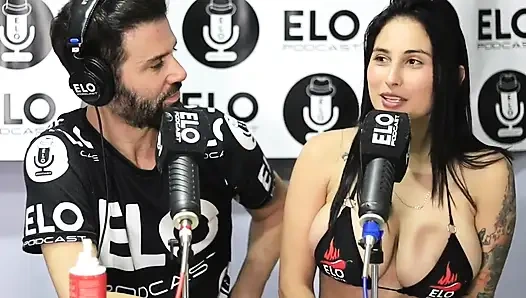 Elo podcast ile röportaj beni heyecanlandıran birçok baharatlı soruyla bitiyor Jenifer play