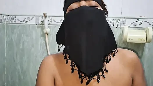 Indian Desi Sister-in-law (boudi) Satisfies Her Own Needs By Inserting eggplant Inside Her Ass (anal)