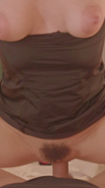 Poranny ruch kończy się głębim creampie i ciepłą spermą w środku.. | Klip 1