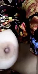 Пакистанская девушка дези показывает сиськи и киску