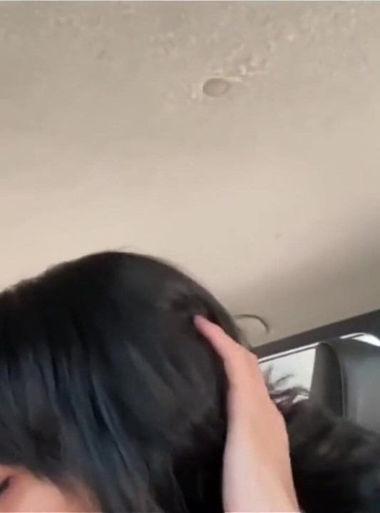 Aldatılan adam araba sürerken üvey oğlunu emdi