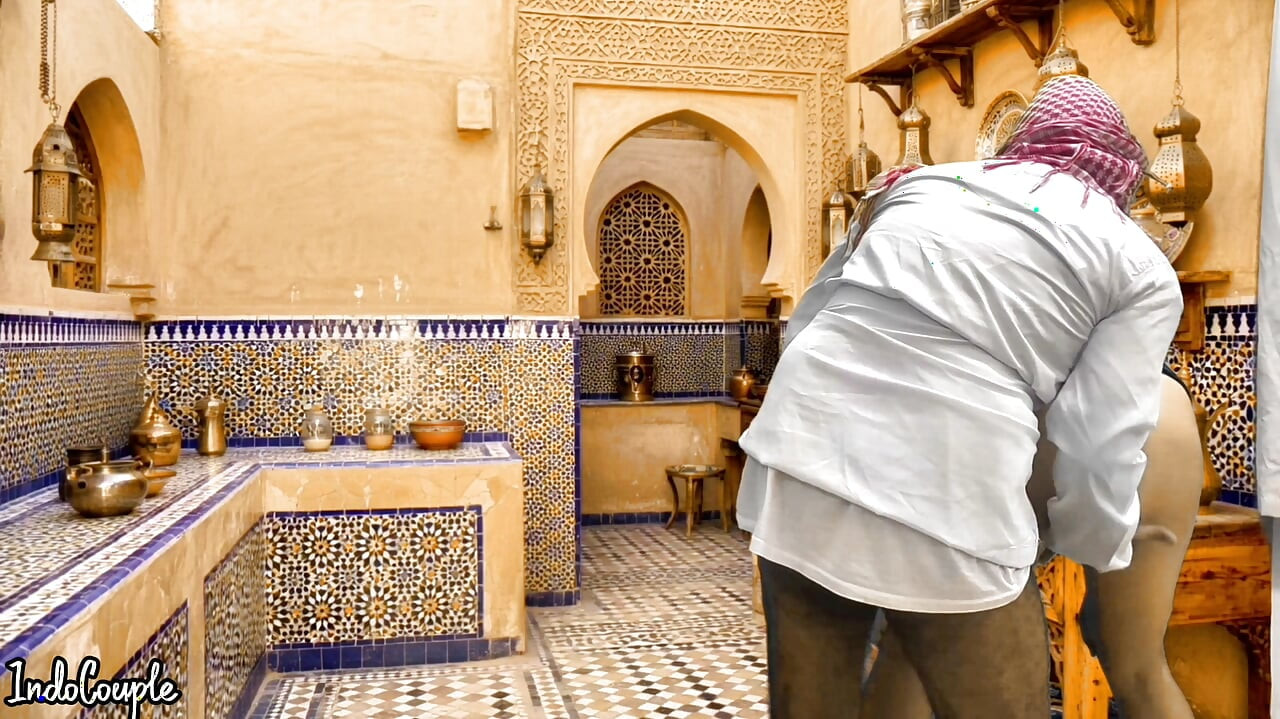 Saudi Husband and Iranian wife bang in Kitchen