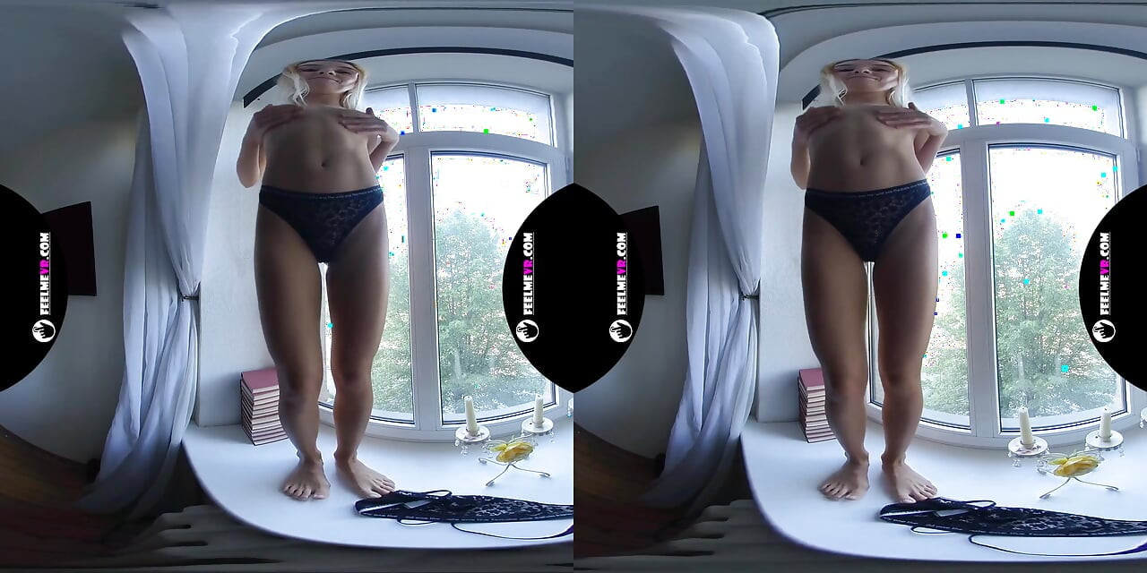 Kelly Skinny Teenager Window Striptease 180vr