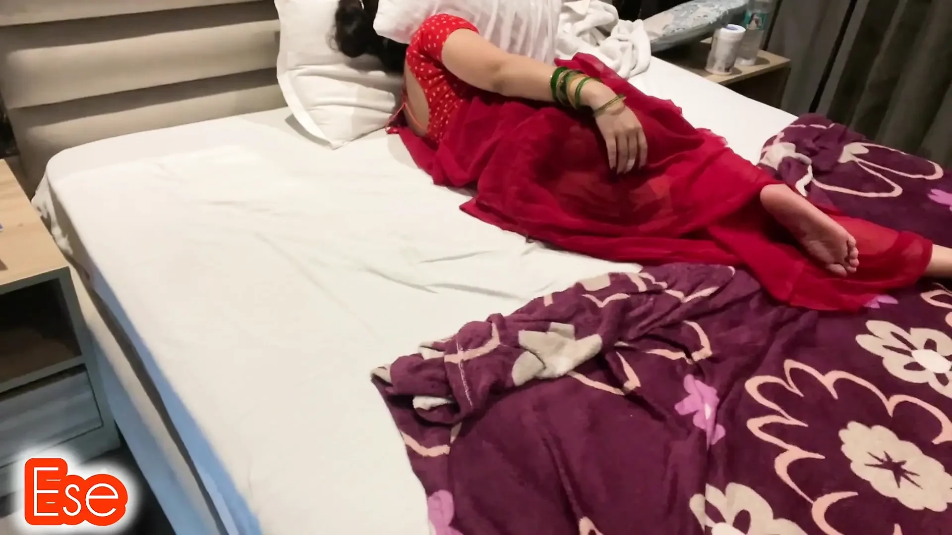 Une tatie desi se fait baiser par derrière avec un garçon