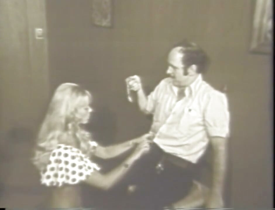 Scenă de sex retro incredibilă cu o fată blondă obraznică