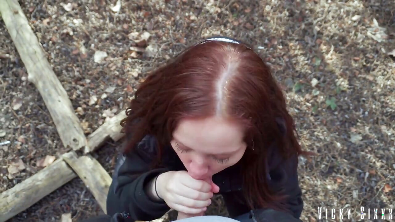 Spring Vacuum Blowjob in Public Park / Cum Swallow Outdoors