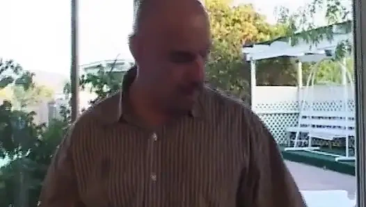 Seks threesome intens bareng dua cowok hot rambut cokelat