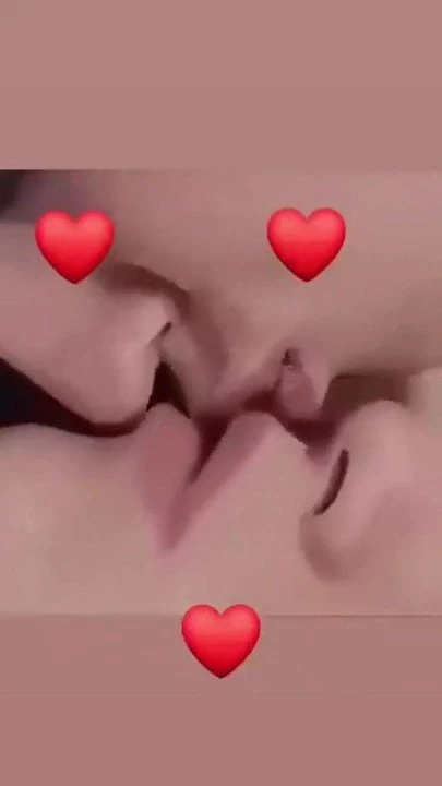Vary hot kissing
