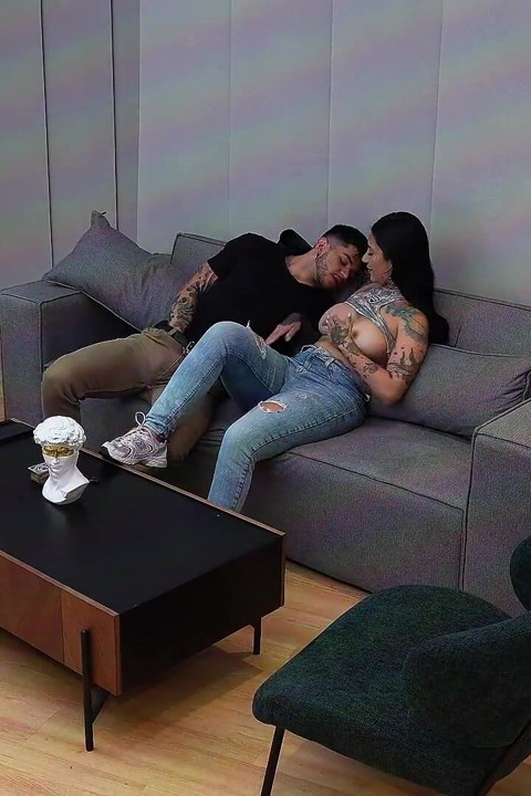 Ce o! O fut pe cea mai bună prietenă a surorii mele vitrege prin blugi rupți în timp ce jucăm unu