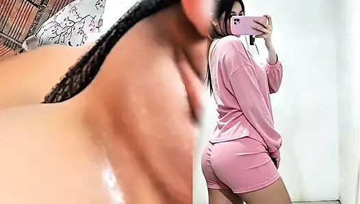 Sahabat terbaikku menyentuh vaginanya dan masturbasi