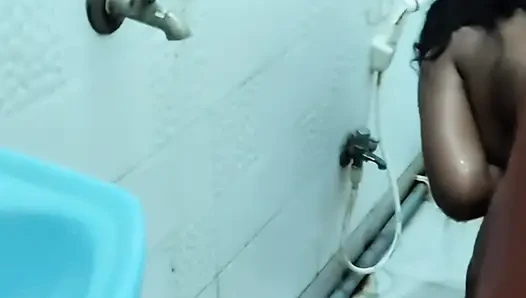Mein stiefbruer fickte mich im badezimmer, als ich allein zu hause war