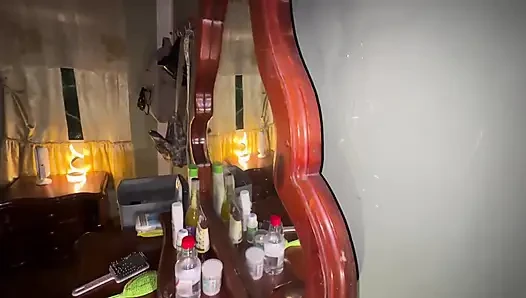 En iyi üvey kuzenim için hizmet ediyorum etrafta kimse yokken her şeyi yemeyi seviyorum