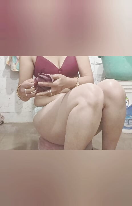 Priya Bhabi Sexy Painty Show