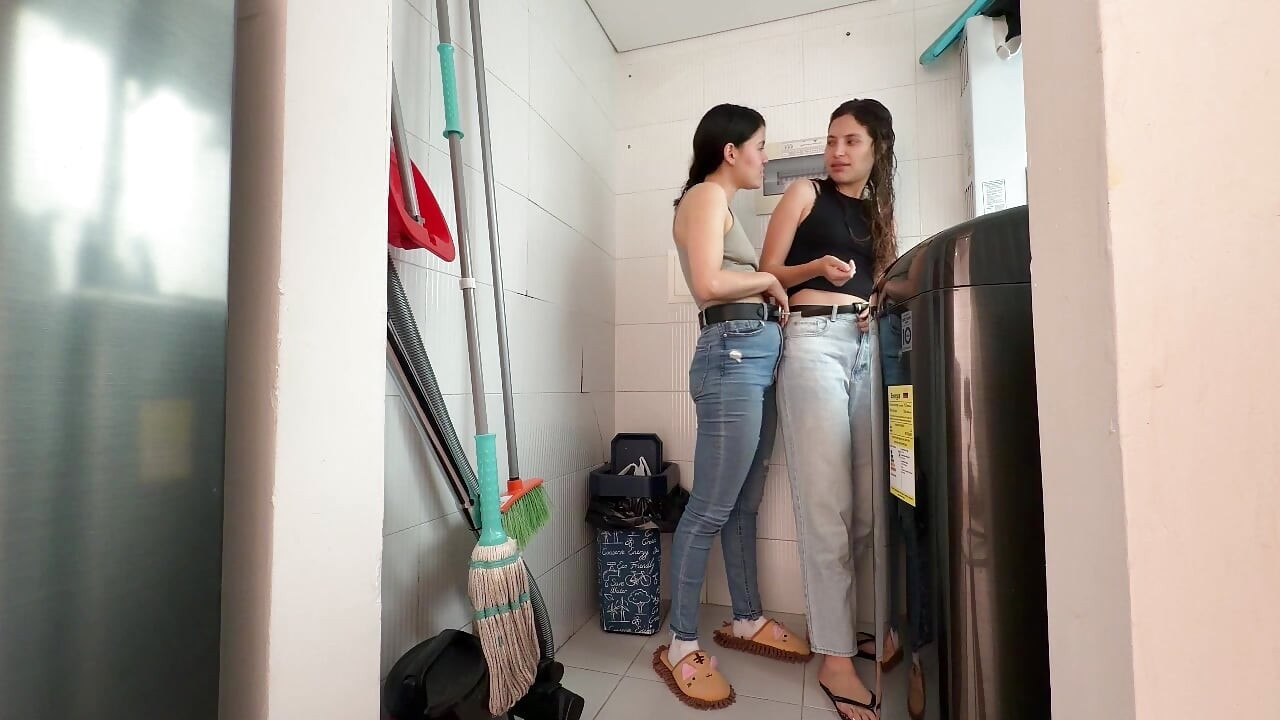 Kobiety bawiące się seksem lesbijskim